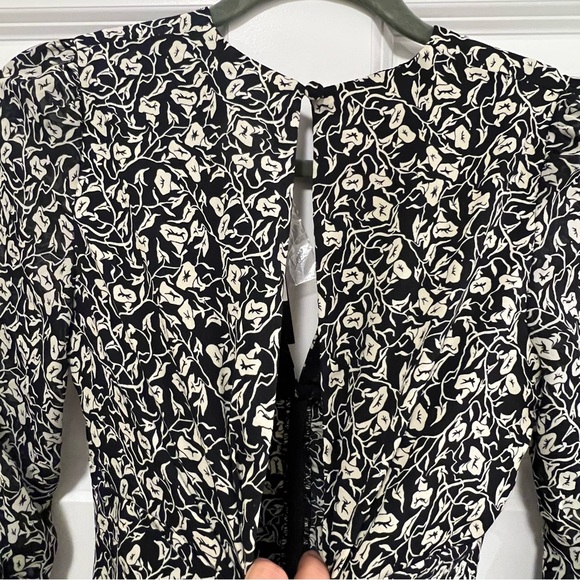 TOPSHOP Ruched Detail V-Neck Dress - Picture 7 of 14